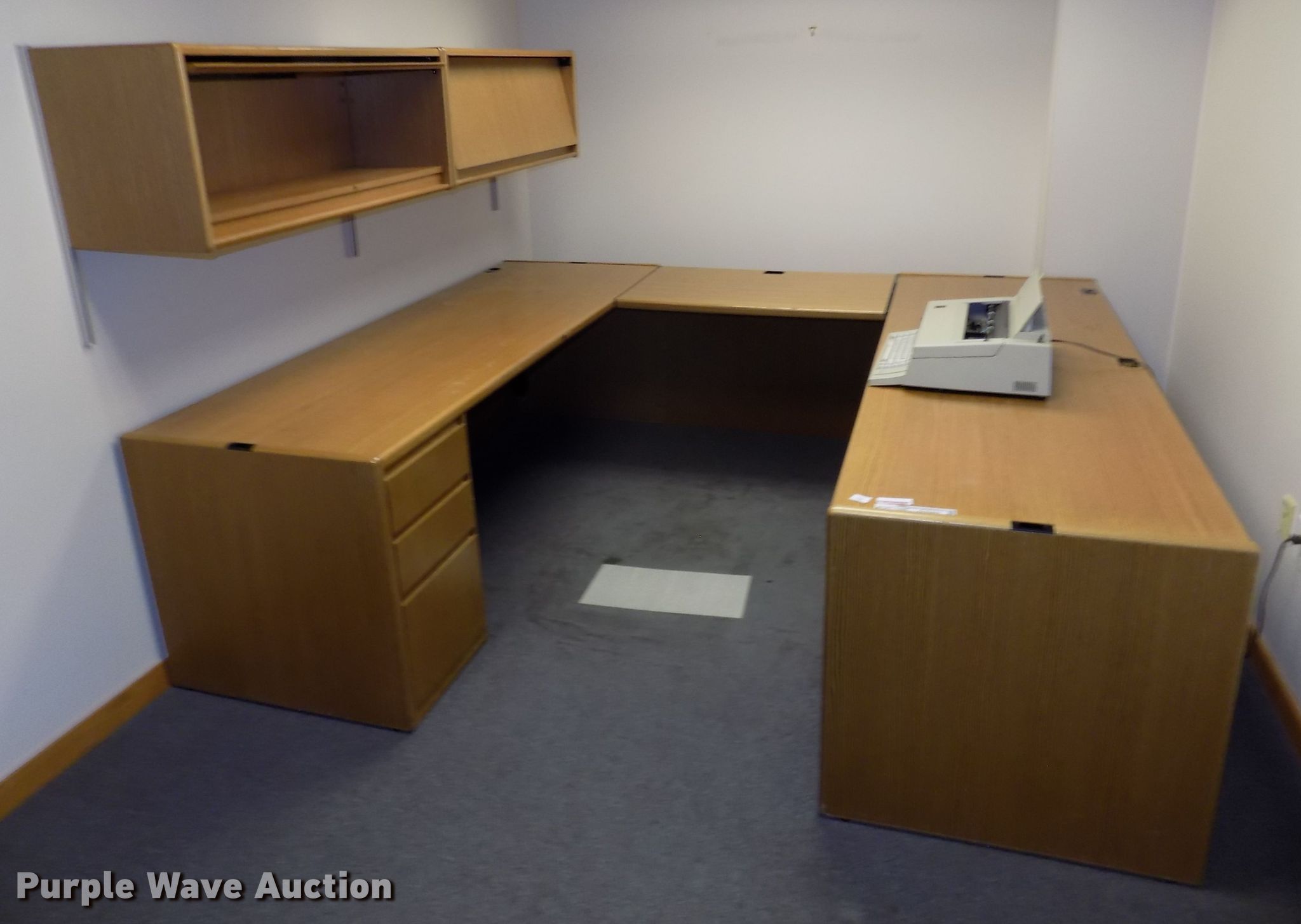 Furniture in Lincoln, NE Item DO9467 sold Purple Wave