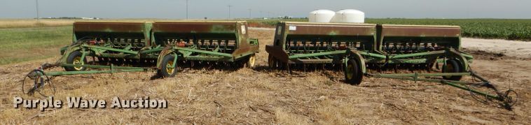 image for item DC5009 (4) John Deere 9300 hoe grain drill