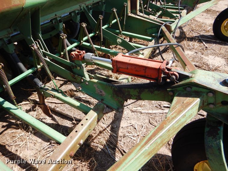 image for item DC5009 (4) John Deere 9300 hoe grain drill