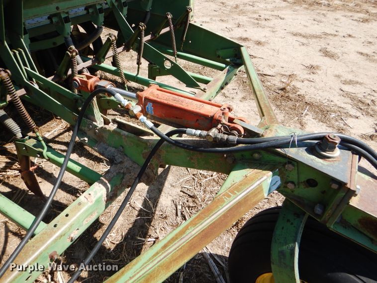 image for item DC5009 (4) John Deere 9300 hoe grain drill