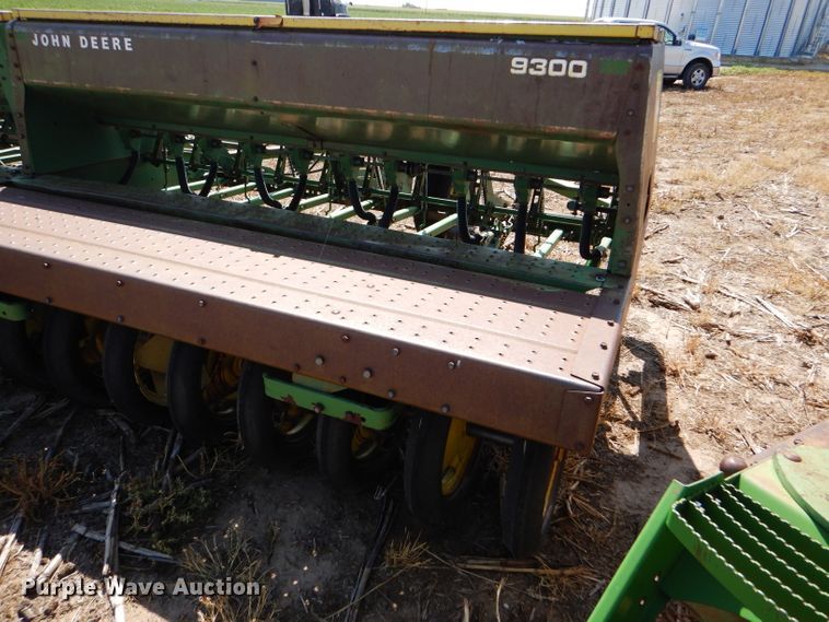 image for item DC5009 (4) John Deere 9300 hoe grain drill