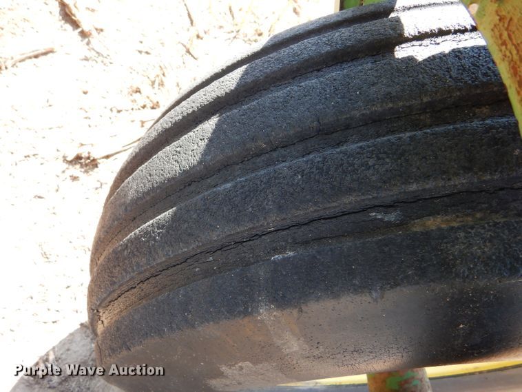 image for item DC5009 (4) John Deere 9300 hoe grain drill