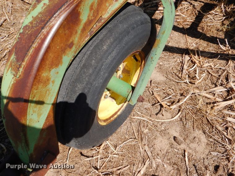 image for item DC5009 (4) John Deere 9300 hoe grain drill