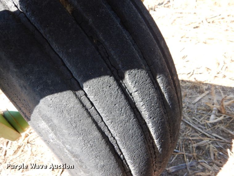 image for item DC5009 (4) John Deere 9300 hoe grain drill