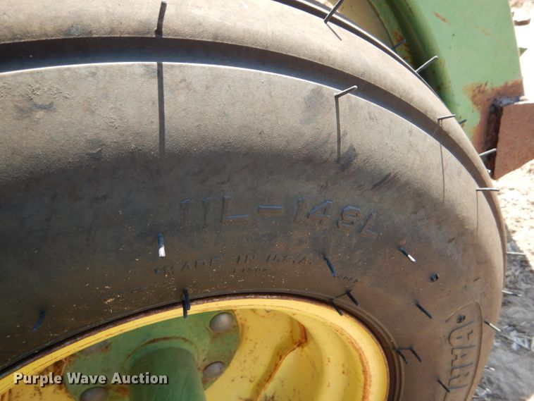 image for item DC5009 (4) John Deere 9300 hoe grain drill