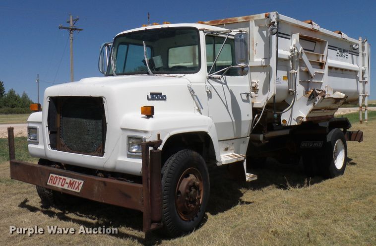 image for item DD6042 1987 Ford L8000 feed mixer truck