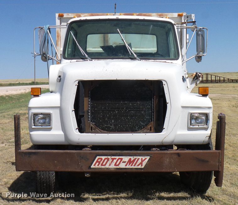 image for item DD6042 1987 Ford L8000 feed mixer truck
