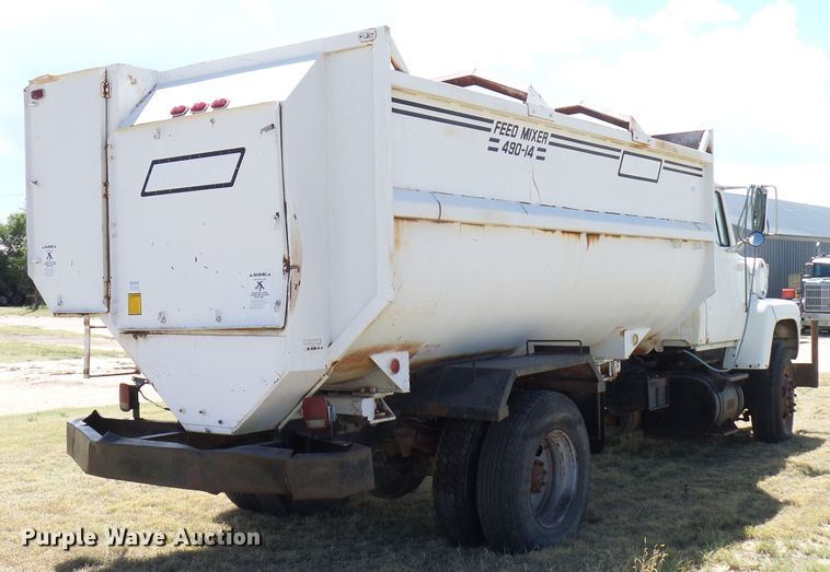 image for item DD6042 1987 Ford L8000 feed mixer truck