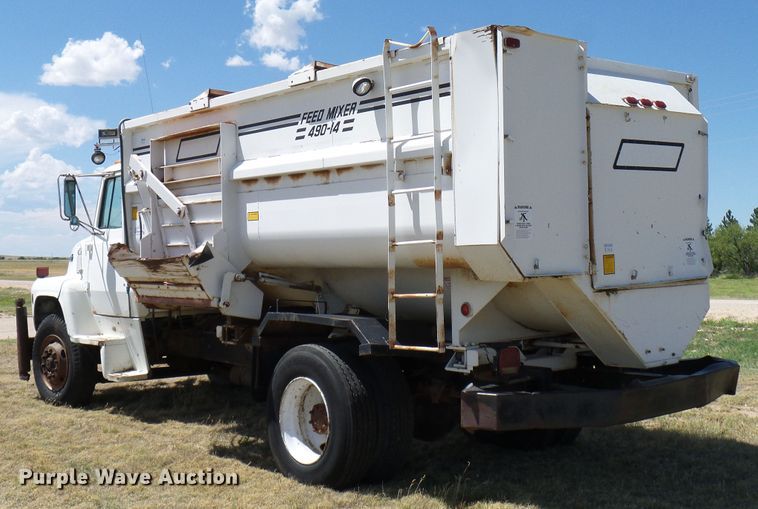 image for item DD6042 1987 Ford L8000 feed mixer truck