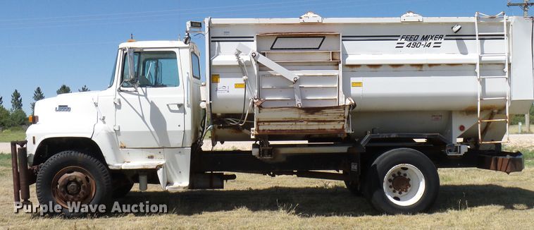 image for item DD6042 1987 Ford L8000 feed mixer truck