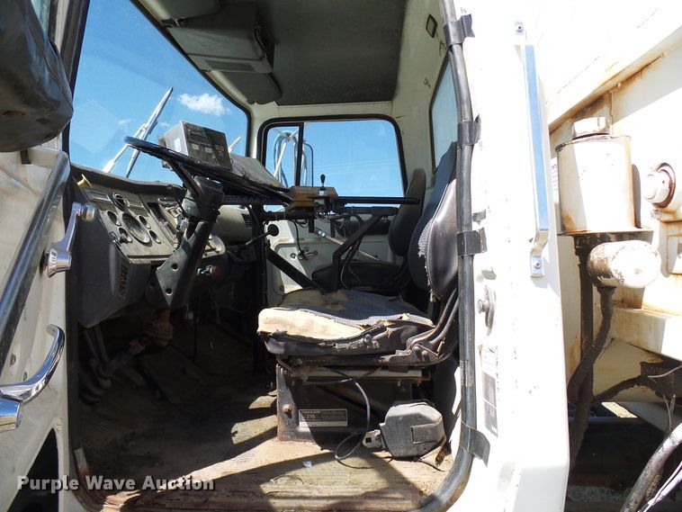 image for item DD6042 1987 Ford L8000 feed mixer truck