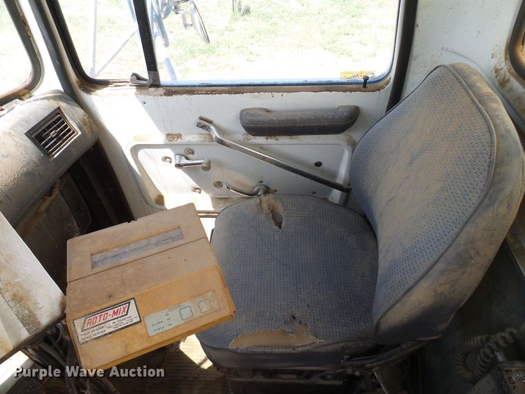 image for item DD6042 1987 Ford L8000 feed mixer truck