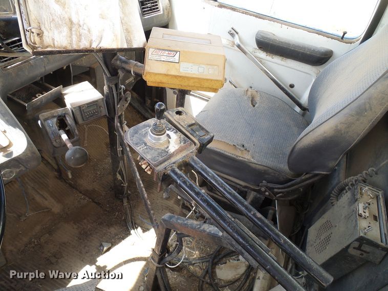 image for item DD6042 1987 Ford L8000 feed mixer truck