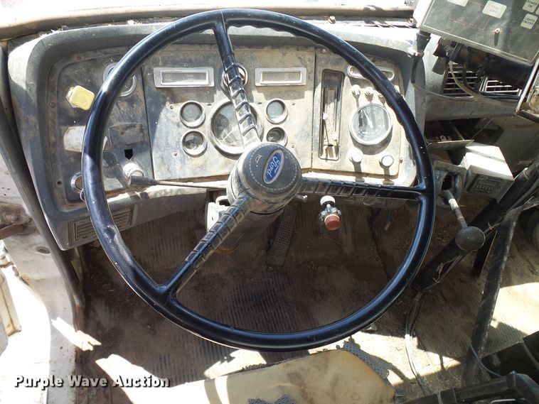 image for item DD6042 1987 Ford L8000 feed mixer truck