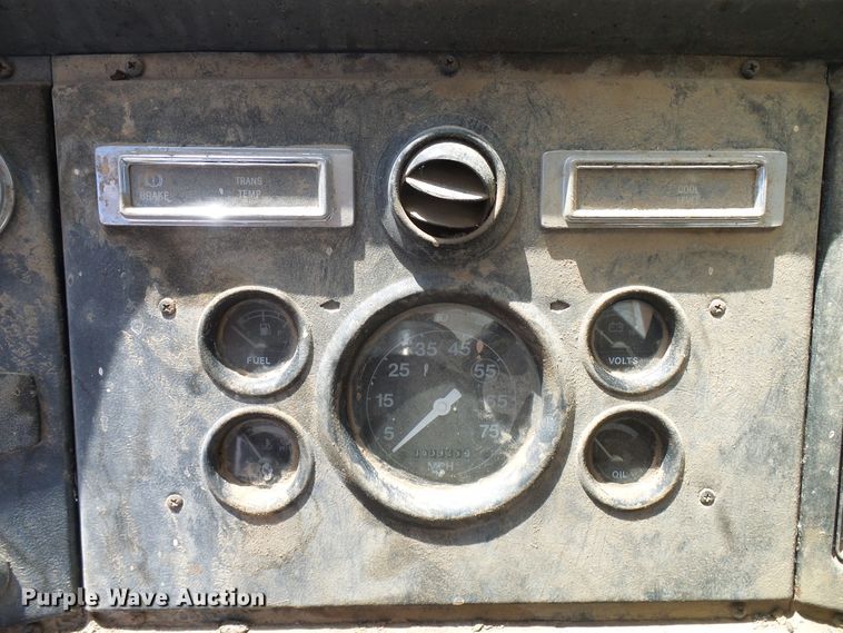 image for item DD6042 1987 Ford L8000 feed mixer truck