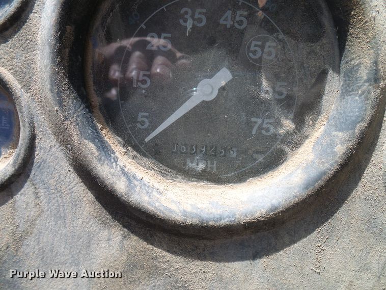 image for item DD6042 1987 Ford L8000 feed mixer truck