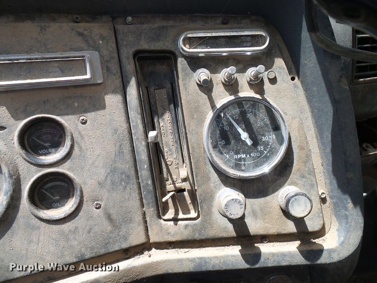 image for item DD6042 1987 Ford L8000 feed mixer truck