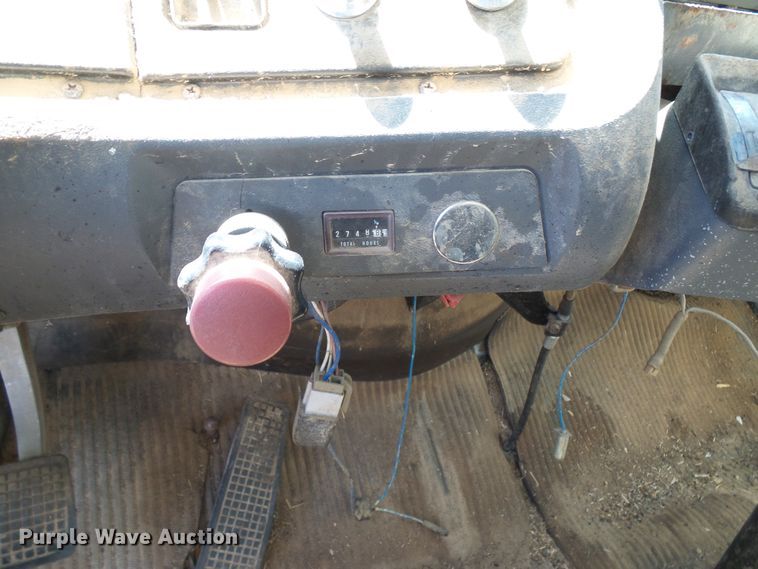 image for item DD6042 1987 Ford L8000 feed mixer truck