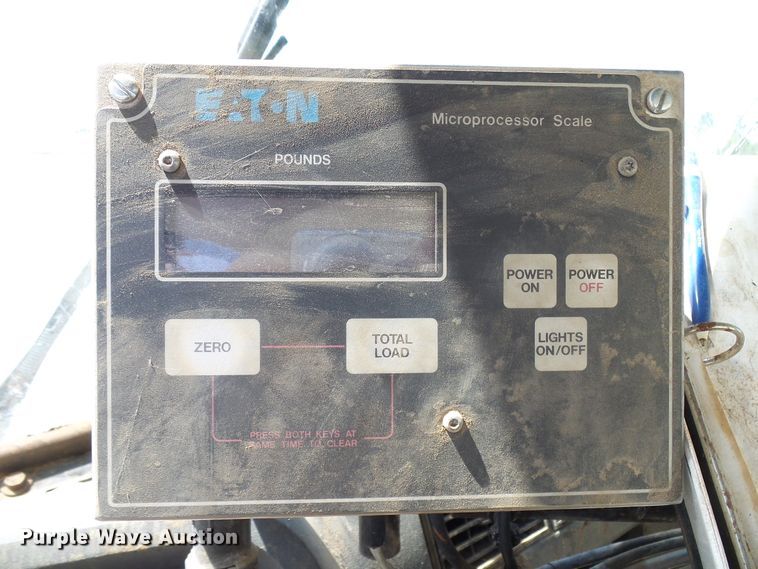 image for item DD6042 1987 Ford L8000 feed mixer truck