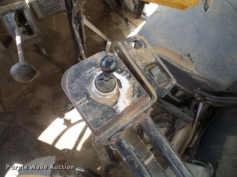 image for item DD6042 1987 Ford L8000 feed mixer truck