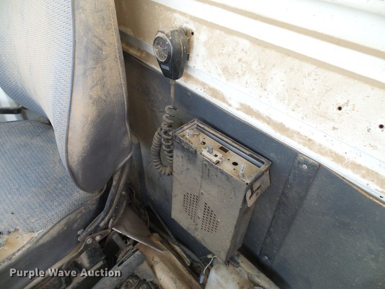 image for item DD6042 1987 Ford L8000 feed mixer truck