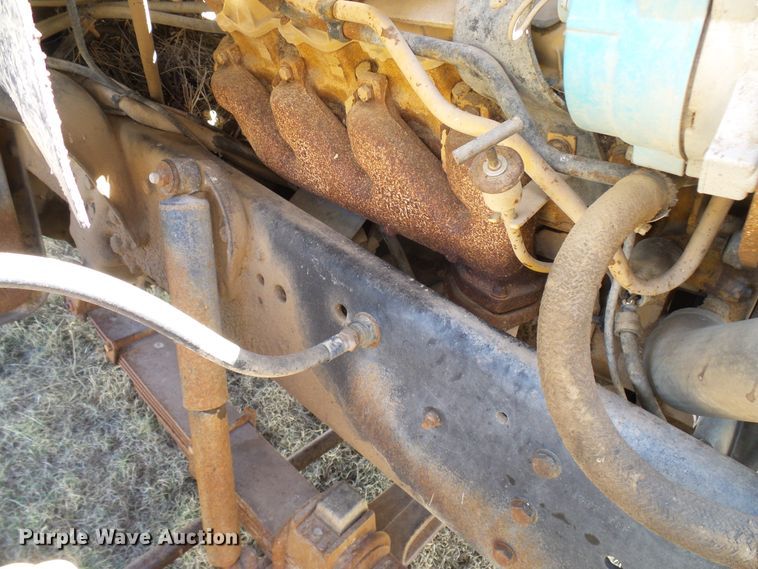 image for item DD6042 1987 Ford L8000 feed mixer truck