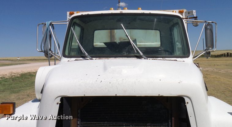 image for item DD6042 1987 Ford L8000 feed mixer truck