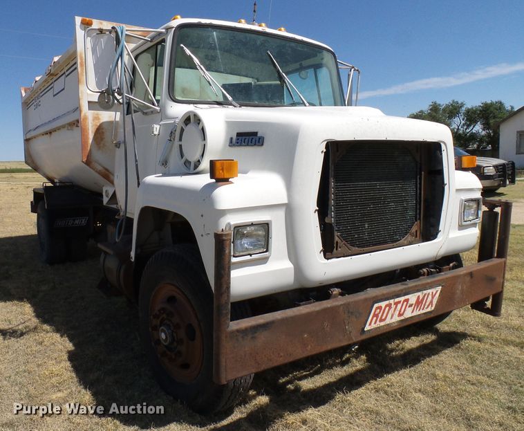 image for item DD6042 1987 Ford L8000 feed mixer truck