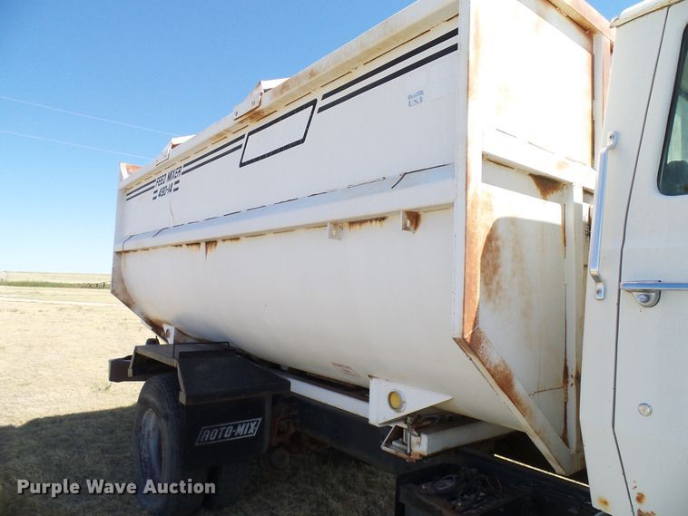 image for item DD6042 1987 Ford L8000 feed mixer truck