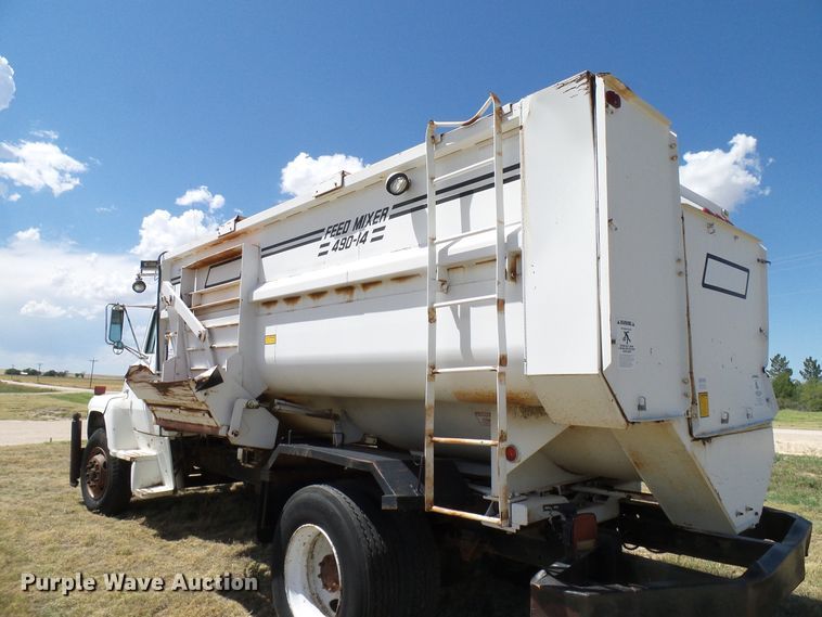 image for item DD6042 1987 Ford L8000 feed mixer truck