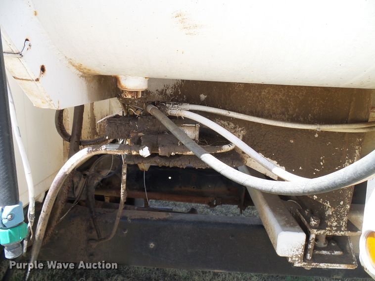 image for item DD6042 1987 Ford L8000 feed mixer truck