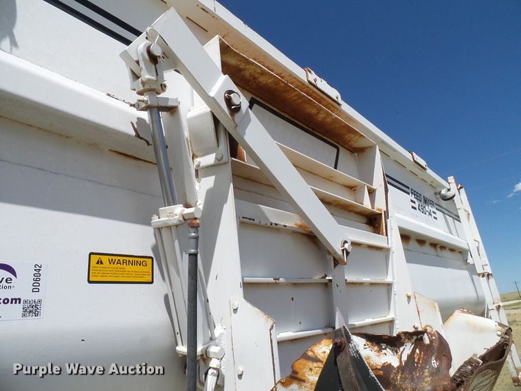 image for item DD6042 1987 Ford L8000 feed mixer truck