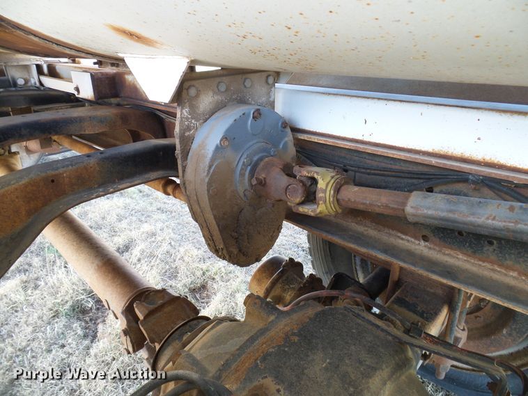 image for item DD6042 1987 Ford L8000 feed mixer truck