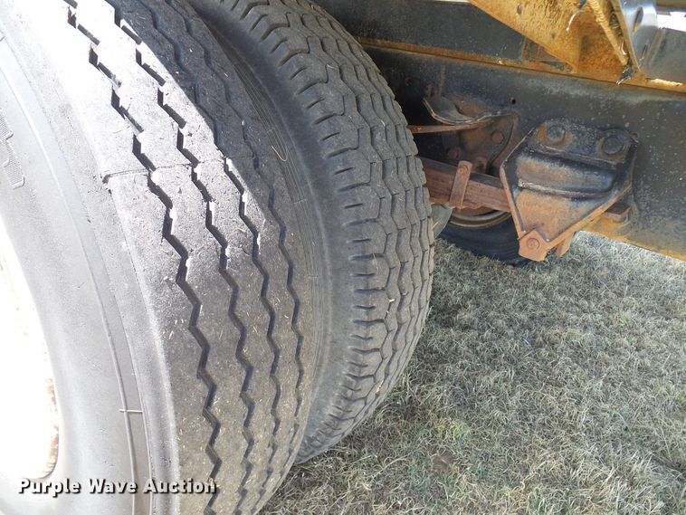 image for item DD6042 1987 Ford L8000 feed mixer truck