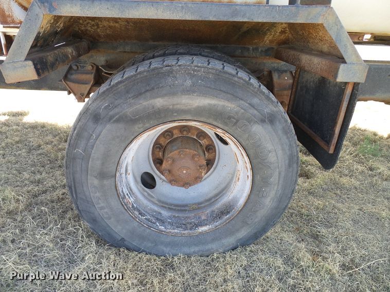 image for item DD6042 1987 Ford L8000 feed mixer truck
