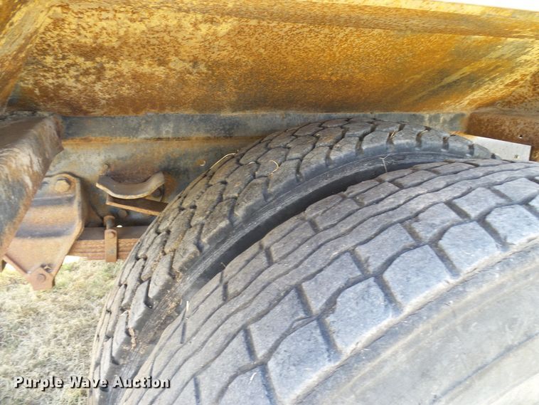 image for item DD6042 1987 Ford L8000 feed mixer truck