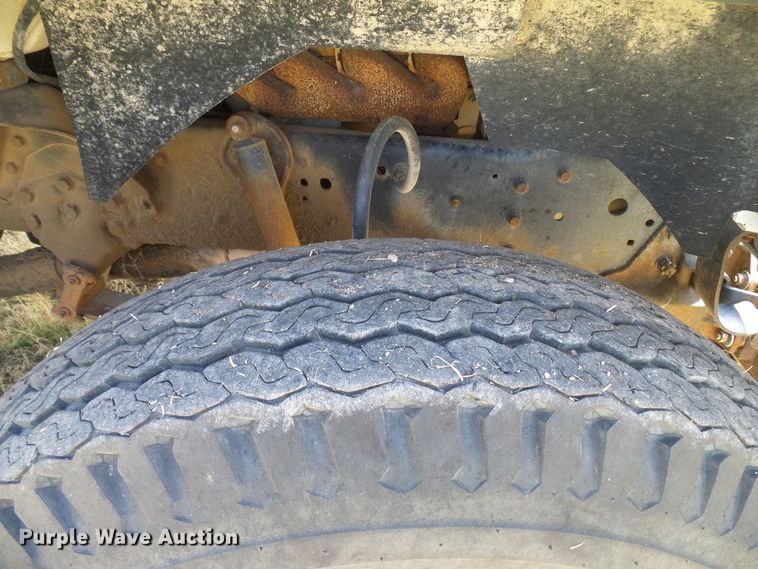 image for item DD6042 1987 Ford L8000 feed mixer truck