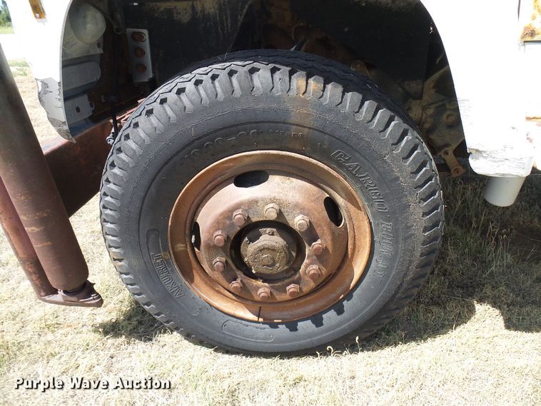 image for item DD6042 1987 Ford L8000 feed mixer truck