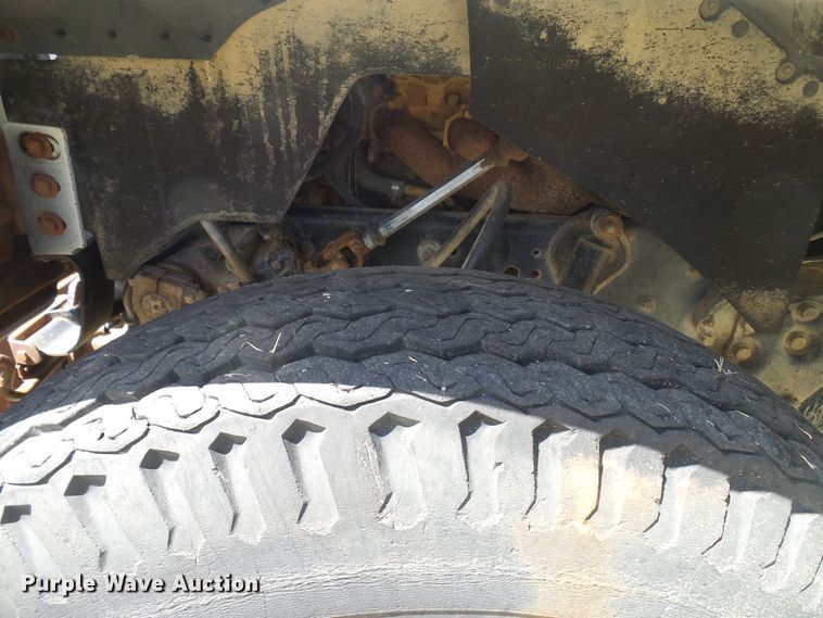 image for item DD6042 1987 Ford L8000 feed mixer truck