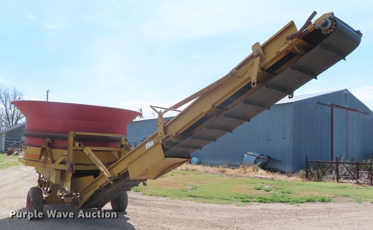 image for item DD6404 HayBuster Big Bite H1000 tub grinder