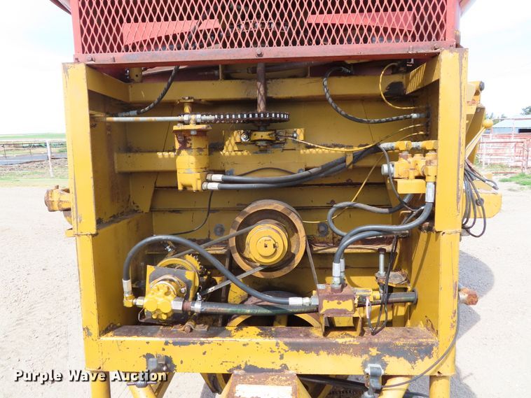 image for item DD6404 HayBuster Big Bite H1000 tub grinder