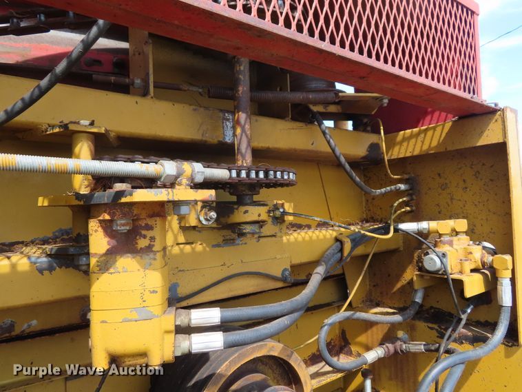 image for item DD6404 HayBuster Big Bite H1000 tub grinder