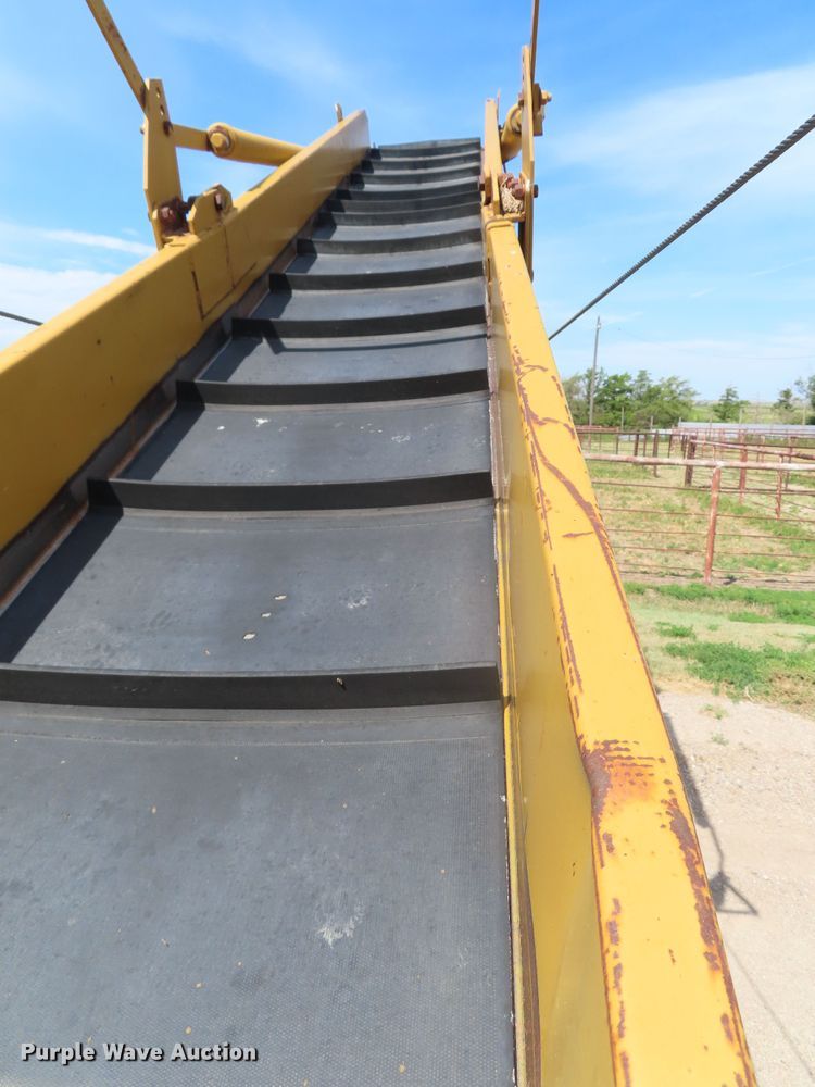 image for item DD6404 HayBuster Big Bite H1000 tub grinder