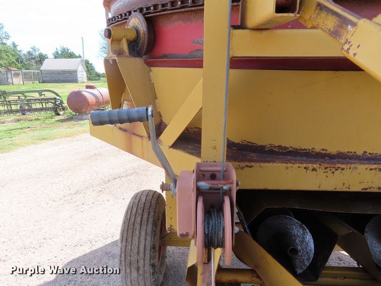 image for item DD6404 HayBuster Big Bite H1000 tub grinder