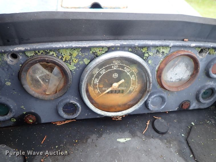 image for item DE0940 Ford 610 tractor