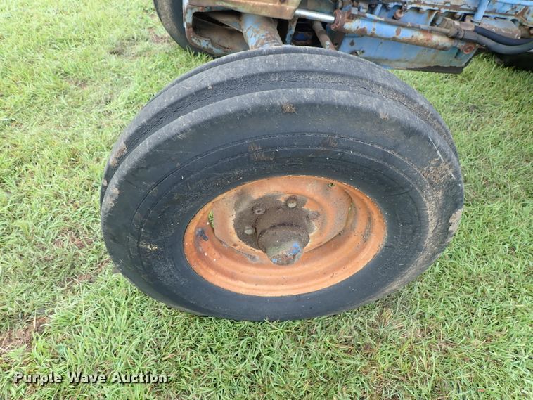 image for item DE0940 Ford 610 tractor