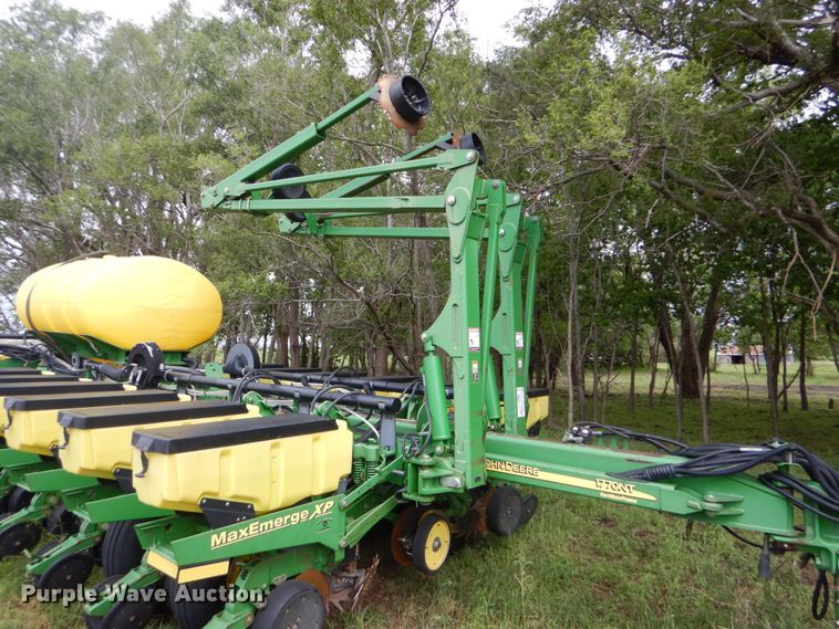 image for item DE1273 John Deere 1770NT Max Emerge XP no-till planter