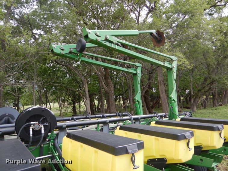 image for item DE1273 John Deere 1770NT Max Emerge XP no-till planter