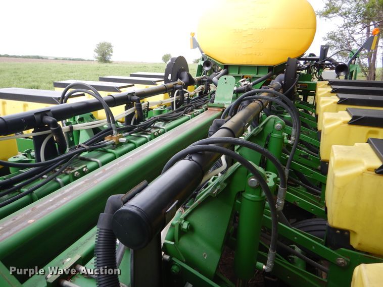 image for item DE1273 John Deere 1770NT Max Emerge XP no-till planter