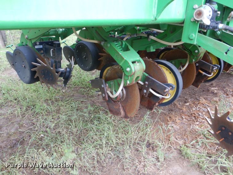 image for item DE1273 John Deere 1770NT Max Emerge XP no-till planter